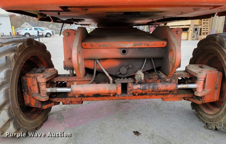 image for item DM8120 2004 JLG 860SJ  boom lift