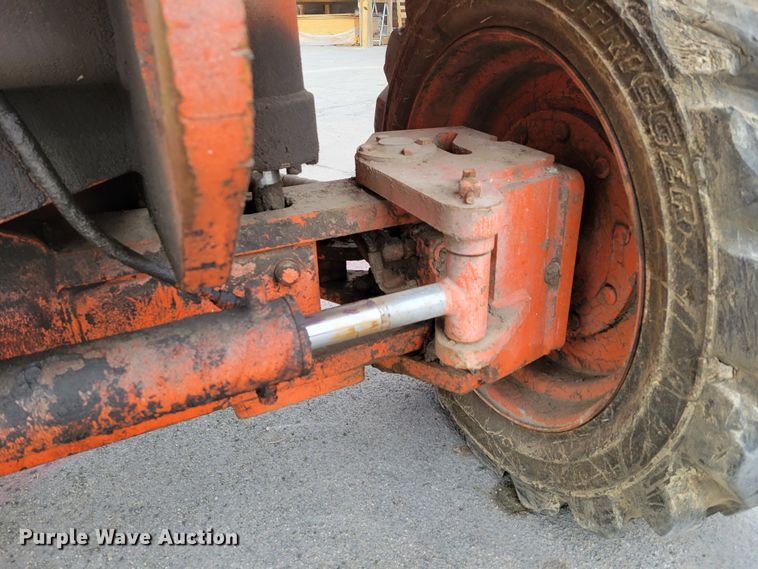 image for item DM8120 2004 JLG 860SJ  boom lift