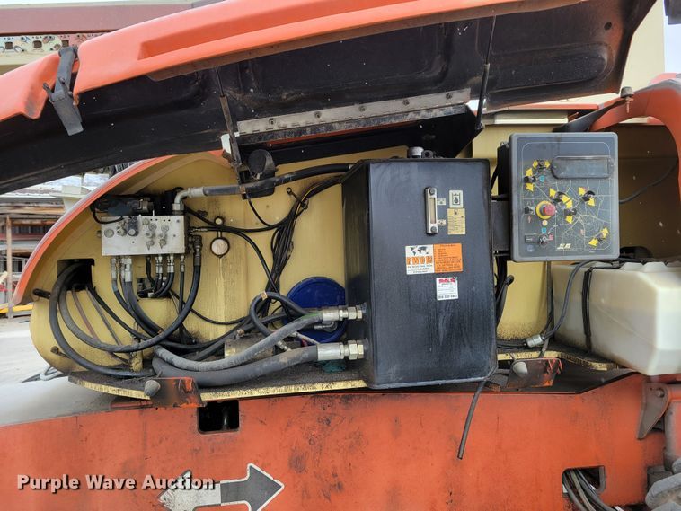 image for item DM8120 2004 JLG 860SJ  boom lift
