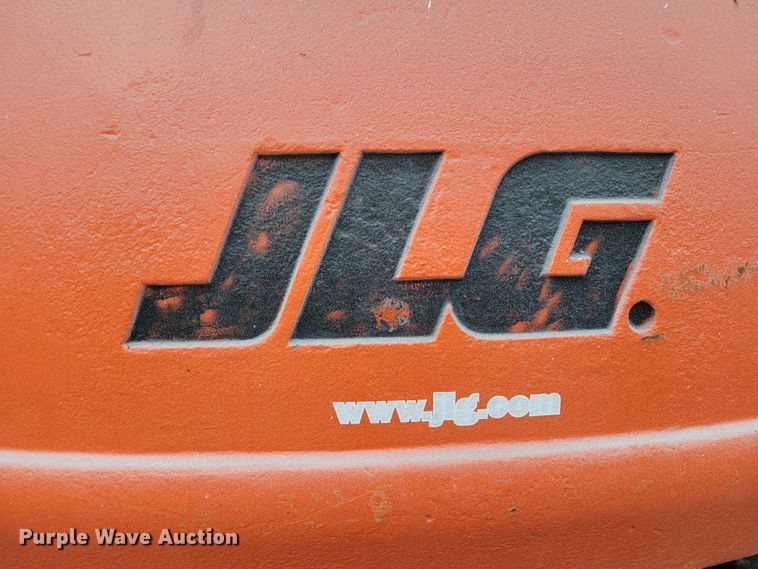 image for item DM8120 2004 JLG 860SJ  boom lift