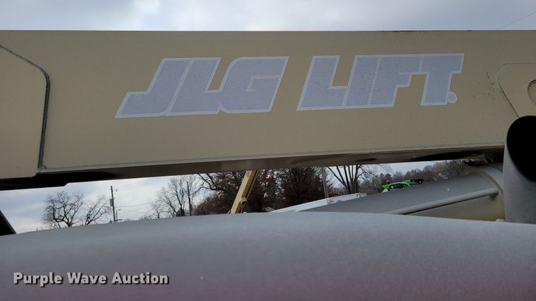 image for item DM8120 2004 JLG 860SJ  boom lift