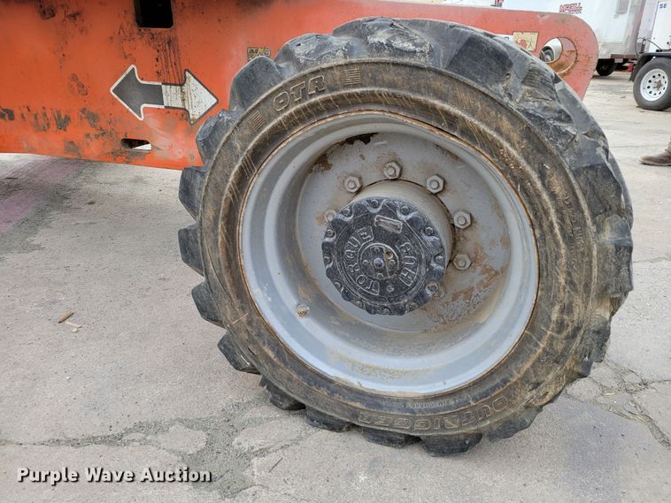 image for item DM8120 2004 JLG 860SJ  boom lift
