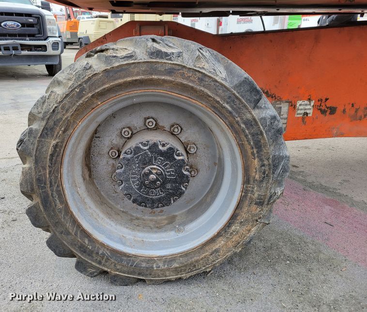 image for item DM8120 2004 JLG 860SJ  boom lift
