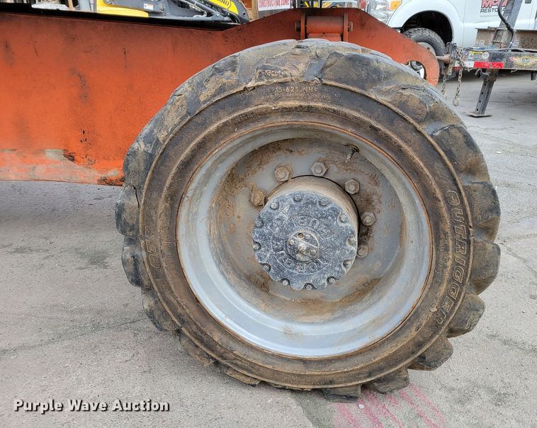 image for item DM8120 2004 JLG 860SJ  boom lift