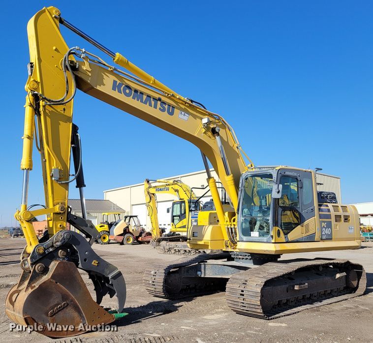 image for item DM8127 2019 Komatsu PC240LC-11  excavator