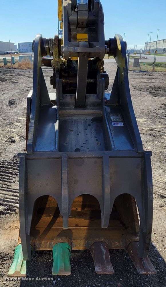 image for item DM8127 2019 Komatsu PC240LC-11  excavator