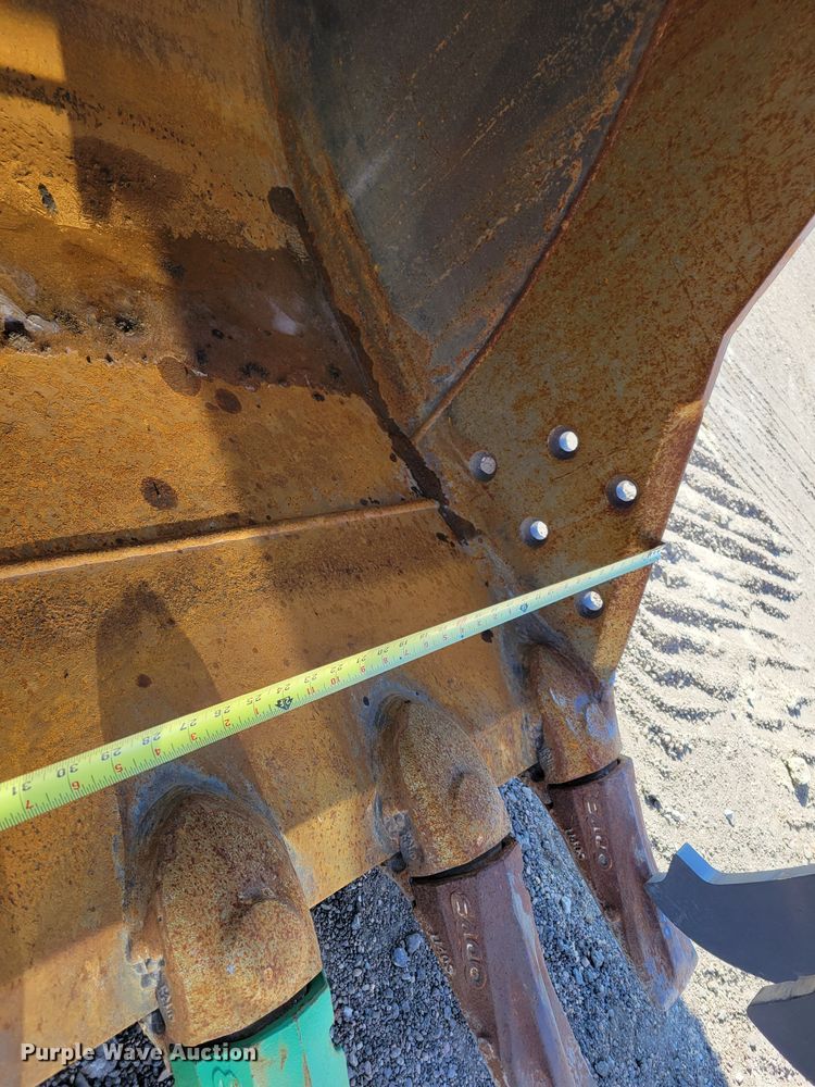 image for item DM8127 2019 Komatsu PC240LC-11  excavator