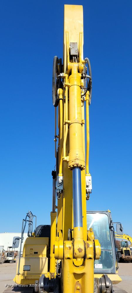 image for item DM8127 2019 Komatsu PC240LC-11  excavator