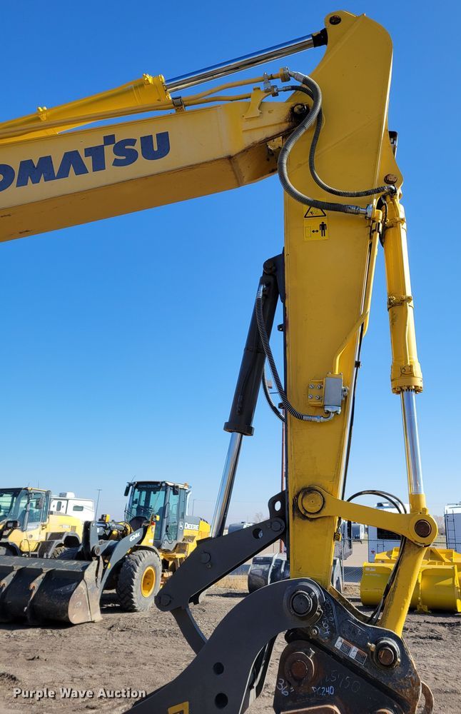 image for item DM8127 2019 Komatsu PC240LC-11  excavator