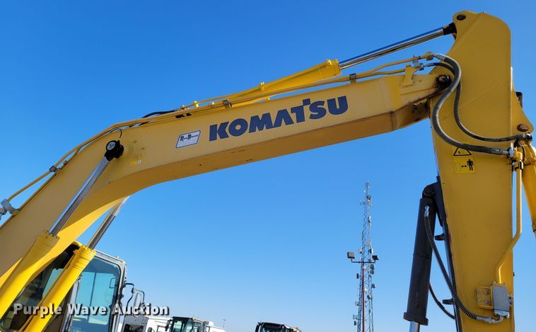 image for item DM8127 2019 Komatsu PC240LC-11  excavator