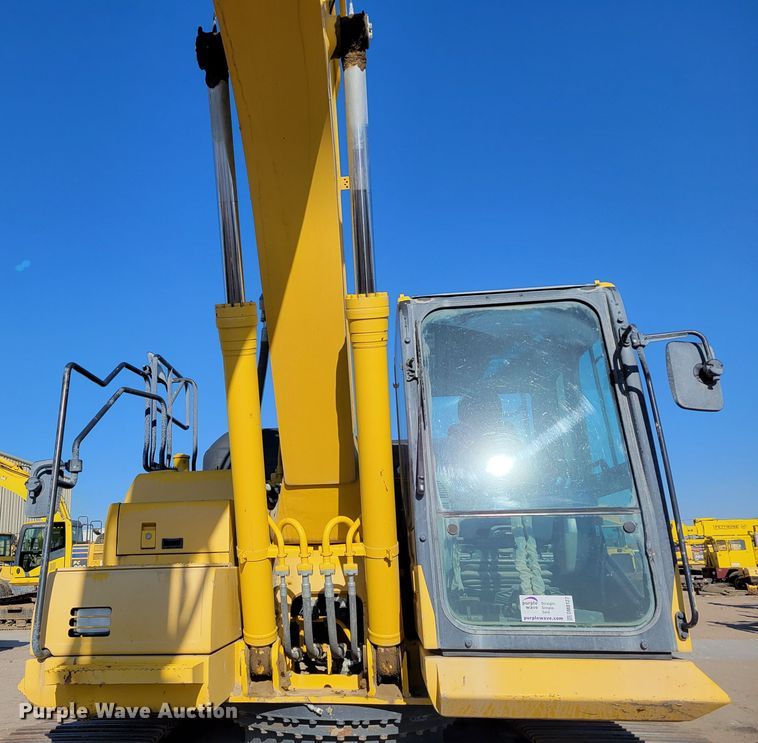 image for item DM8127 2019 Komatsu PC240LC-11  excavator