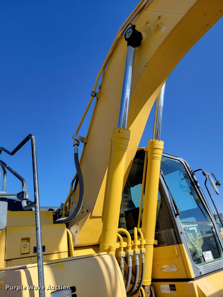 image for item DM8127 2019 Komatsu PC240LC-11  excavator