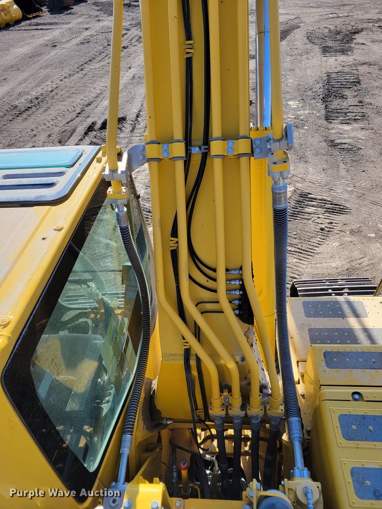 image for item DM8127 2019 Komatsu PC240LC-11  excavator