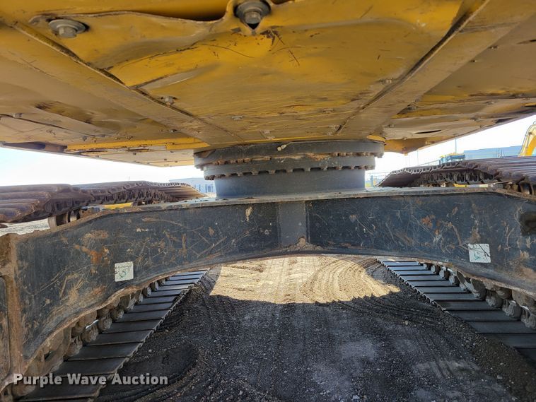 image for item DM8127 2019 Komatsu PC240LC-11  excavator