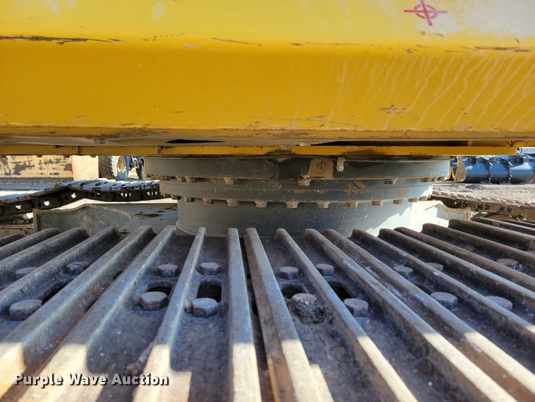 image for item DM8127 2019 Komatsu PC240LC-11  excavator