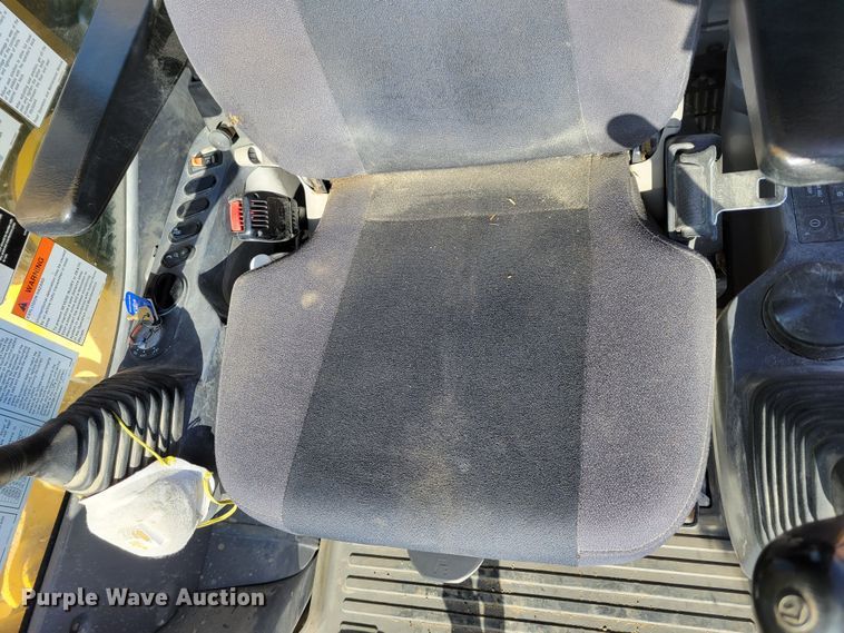 image for item DM8127 2019 Komatsu PC240LC-11  excavator