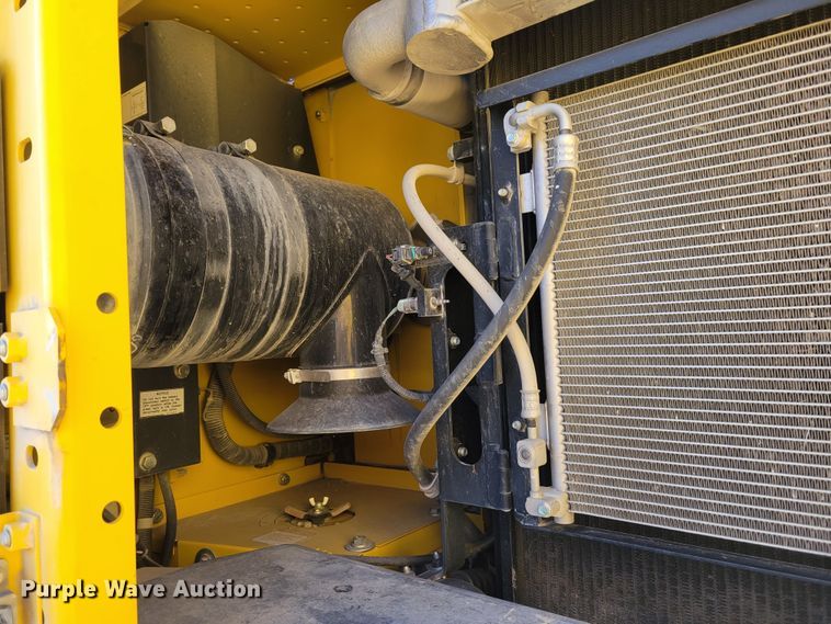 image for item DM8127 2019 Komatsu PC240LC-11  excavator