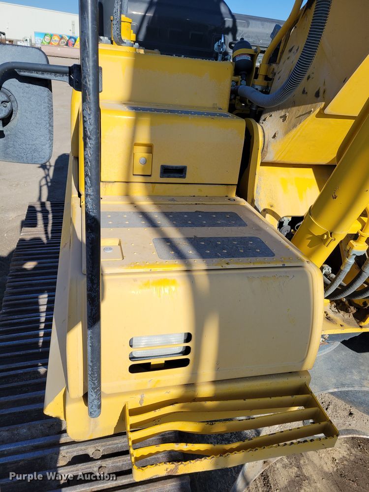 image for item DM8127 2019 Komatsu PC240LC-11  excavator