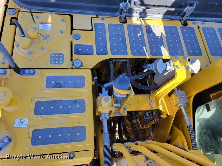 image for item DM8127 2019 Komatsu PC240LC-11  excavator