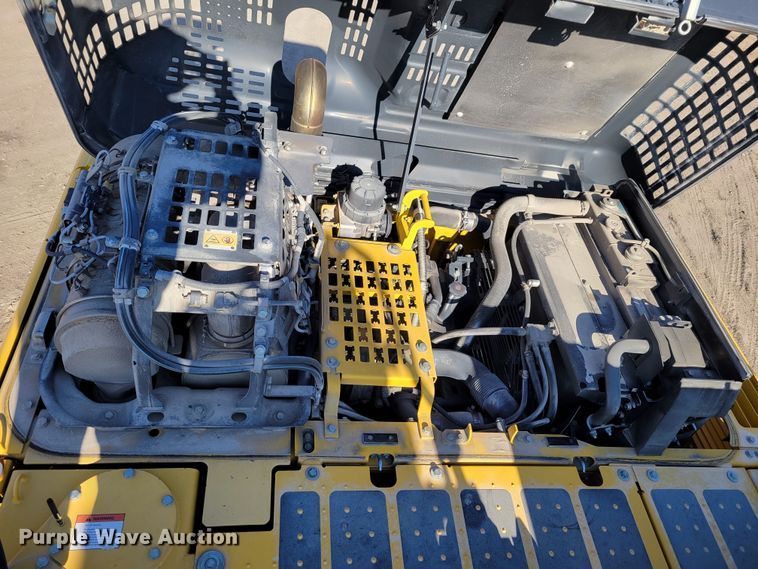 image for item DM8127 2019 Komatsu PC240LC-11  excavator