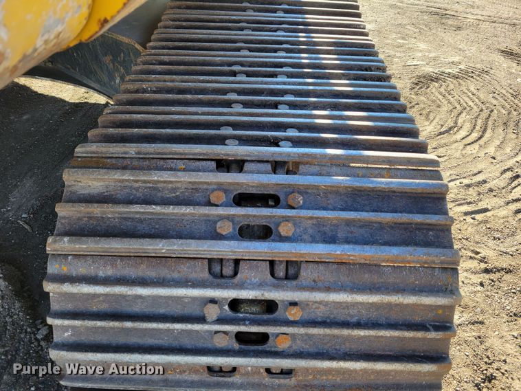 image for item DM8127 2019 Komatsu PC240LC-11  excavator