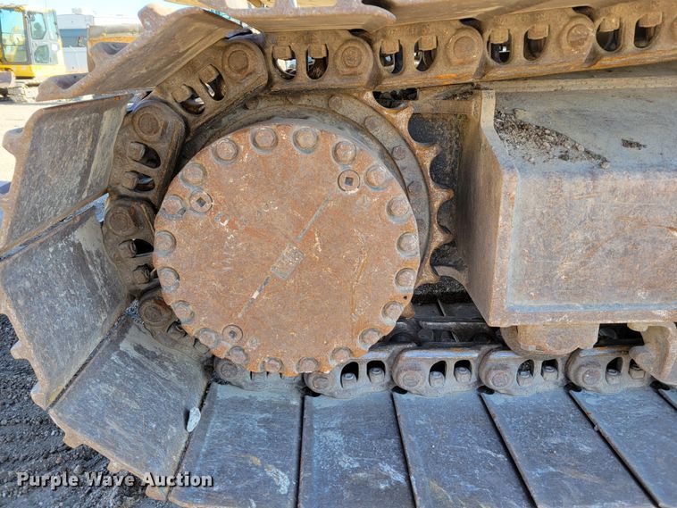 image for item DM8127 2019 Komatsu PC240LC-11  excavator