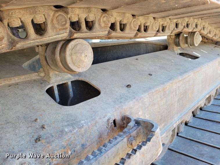 image for item DM8127 2019 Komatsu PC240LC-11  excavator