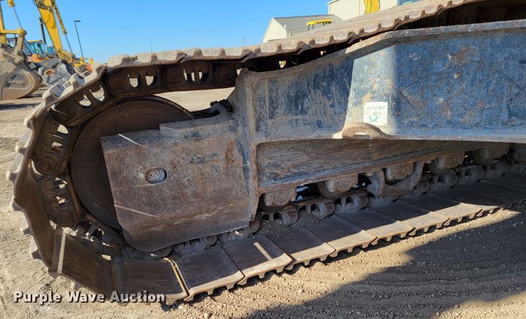 image for item DM8127 2019 Komatsu PC240LC-11  excavator