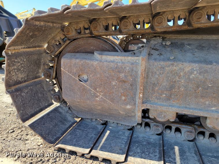 image for item DM8127 2019 Komatsu PC240LC-11  excavator