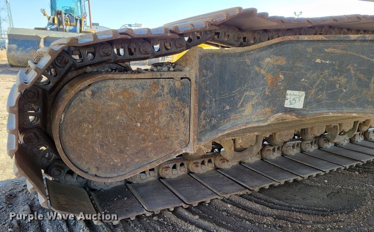 image for item DM8127 2019 Komatsu PC240LC-11  excavator