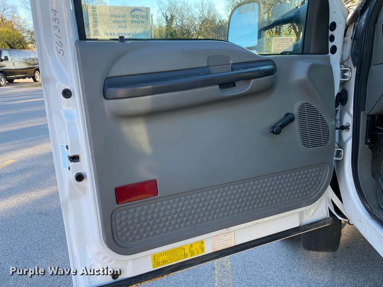 image for item DN8046 2006 Ford F550 Super Duty  utility / service truck