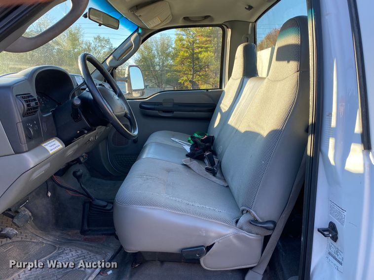 image for item DN8046 2006 Ford F550 Super Duty  utility / service truck