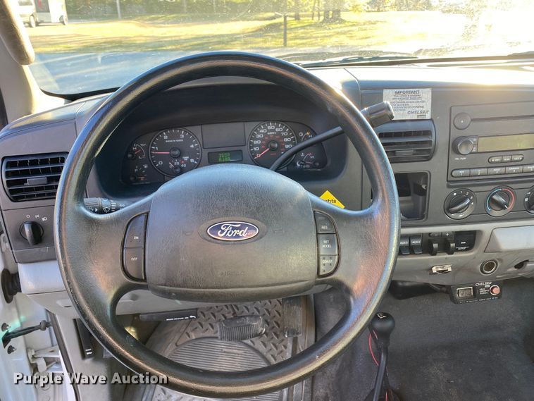 image for item DN8046 2006 Ford F550 Super Duty  utility / service truck