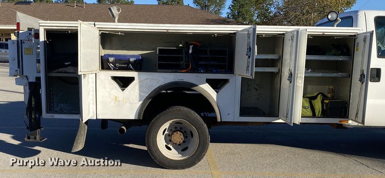 image for item DN8046 2006 Ford F550 Super Duty  utility / service truck