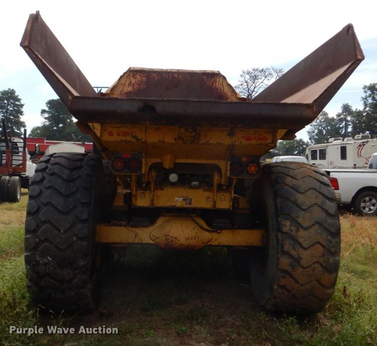image for item DO1619 2006 John Deere 250D  haul truck