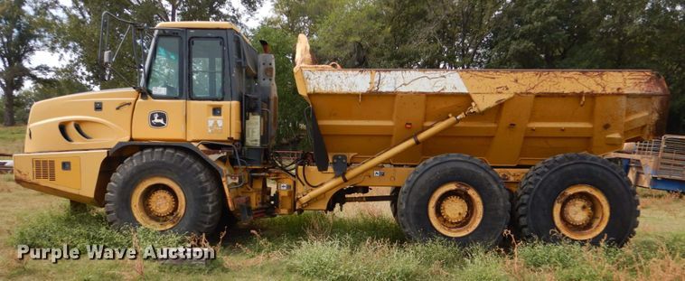 image for item DO1619 2006 John Deere 250D  haul truck