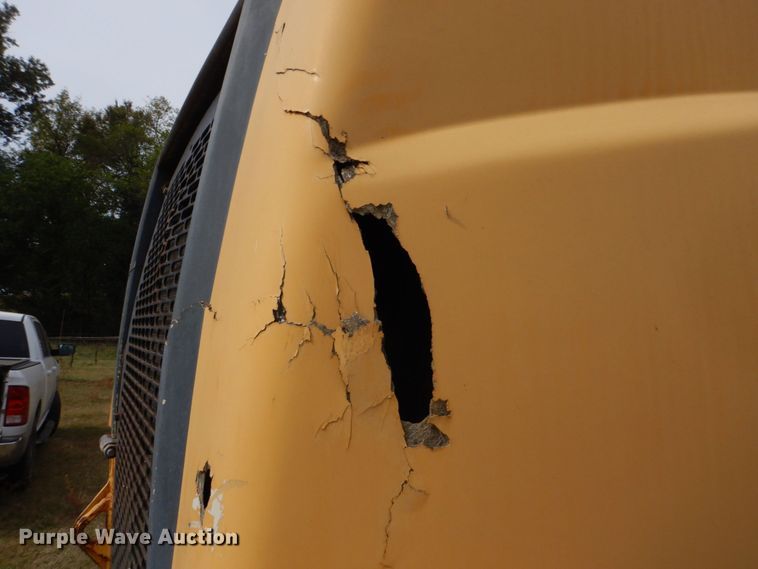 image for item DO1619 2006 John Deere 250D  haul truck