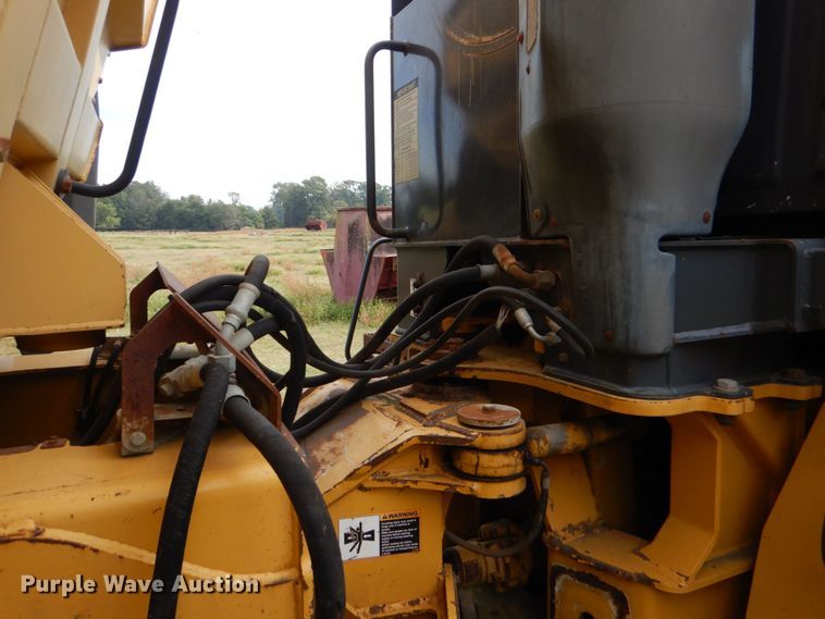 image for item DO1619 2006 John Deere 250D  haul truck