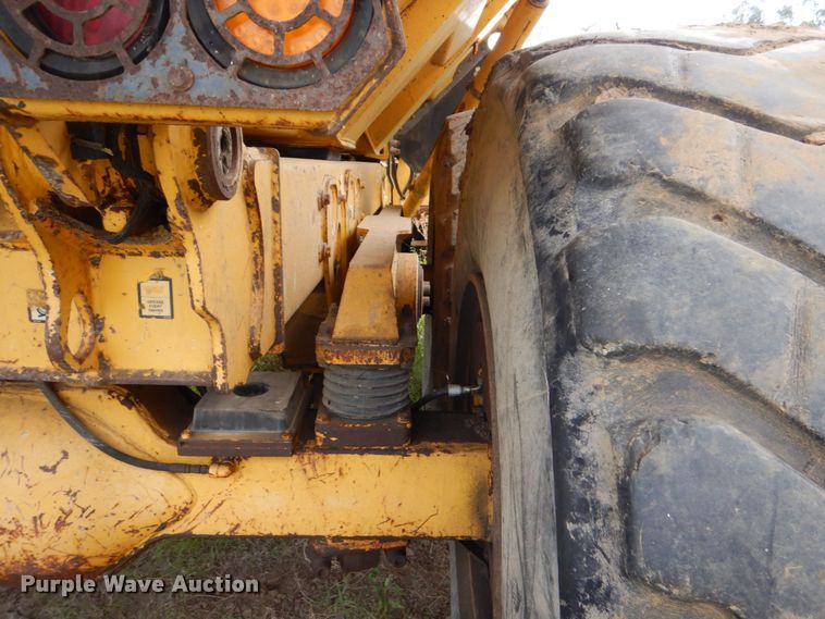 image for item DO1619 2006 John Deere 250D  haul truck