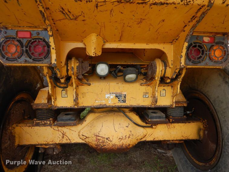 image for item DO1619 2006 John Deere 250D  haul truck