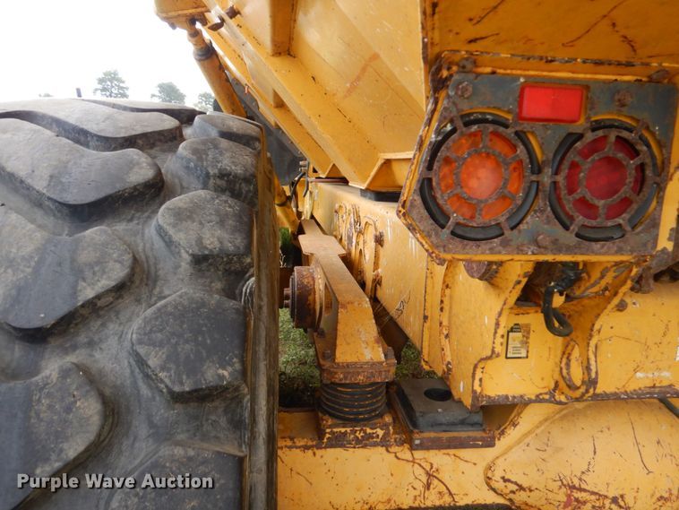 image for item DO1619 2006 John Deere 250D  haul truck