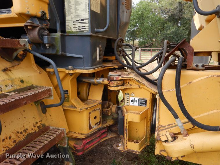 image for item DO1619 2006 John Deere 250D  haul truck