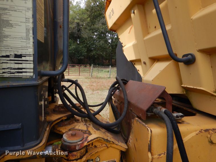 image for item DO1619 2006 John Deere 250D  haul truck