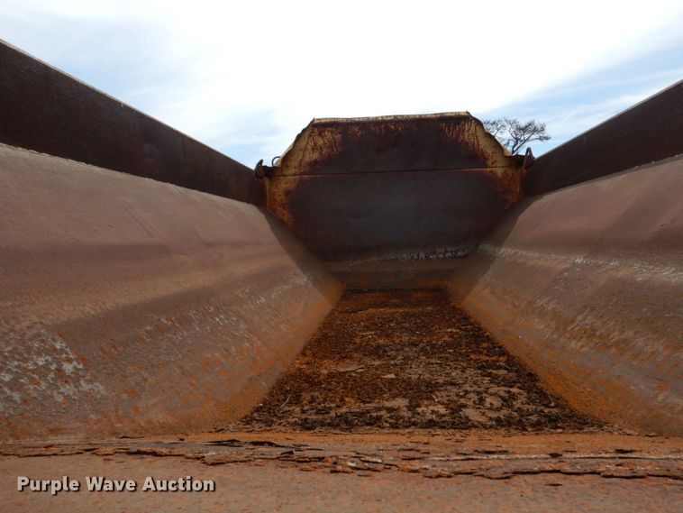 image for item DO1619 2006 John Deere 250D  haul truck