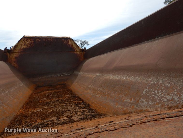 image for item DO1619 2006 John Deere 250D  haul truck