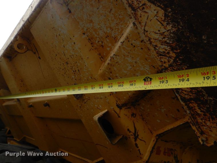 image for item DO1619 2006 John Deere 250D  haul truck