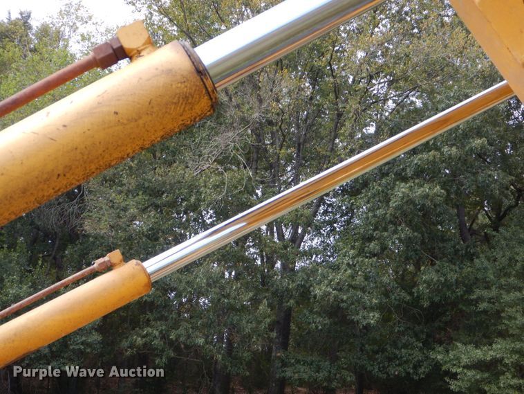 image for item DO1619 2006 John Deere 250D  haul truck