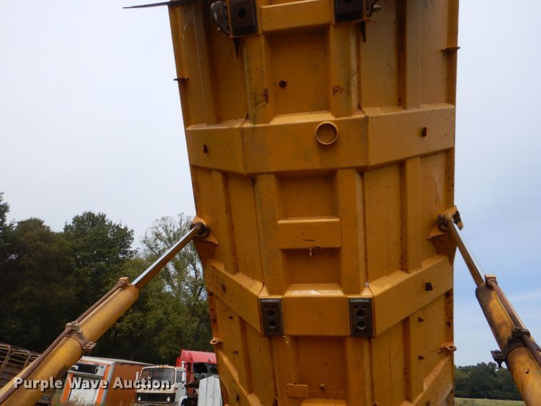 image for item DO1619 2006 John Deere 250D  haul truck