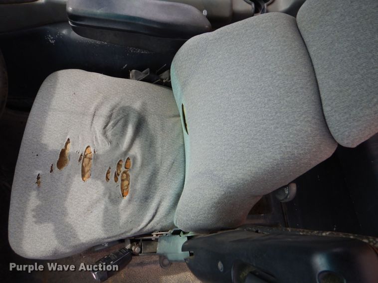 image for item DO1619 2006 John Deere 250D  haul truck