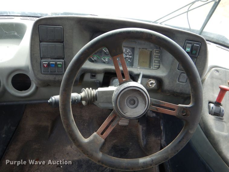 image for item DO1619 2006 John Deere 250D  haul truck